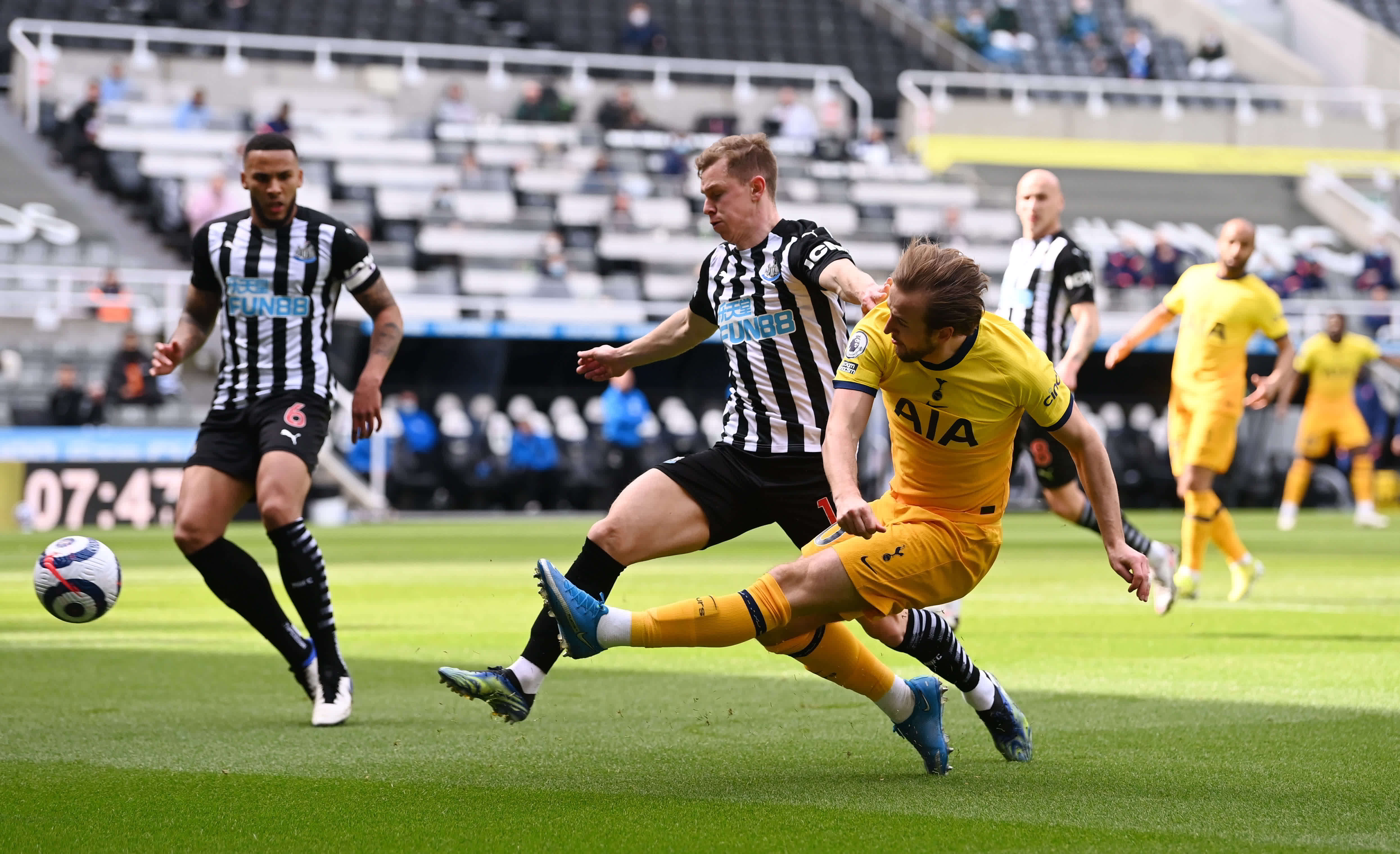 里与汤普森 里与汤普森