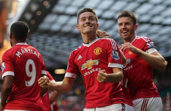 力壓曼聯奪 力壓曼聯奪